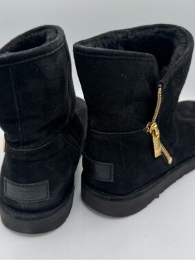UGG Australia Size 7 Kip Ankle Booties Boot Black Nero 1019631 Gold Side Zip